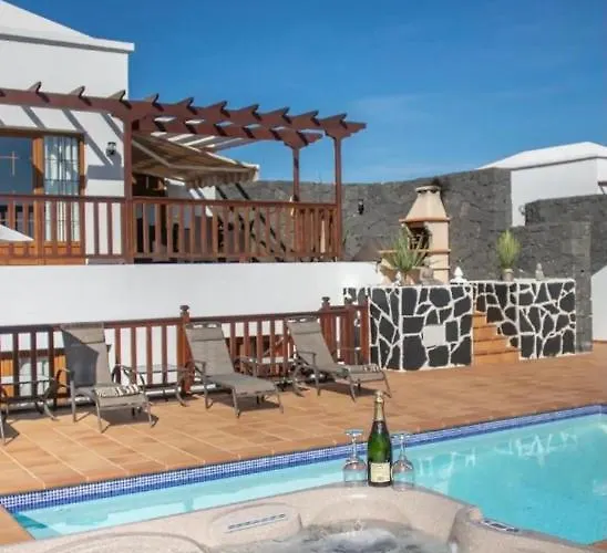 Sea Breeze Ocean View Villa *