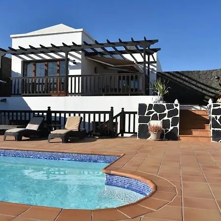 Sea Breeze Ocean View فيلة